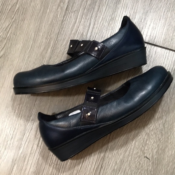 Naot Honesty Ink Navy Blue Leather Mary Jane Loafers size 37 USA 6-6.5 - Picture 9 of 11